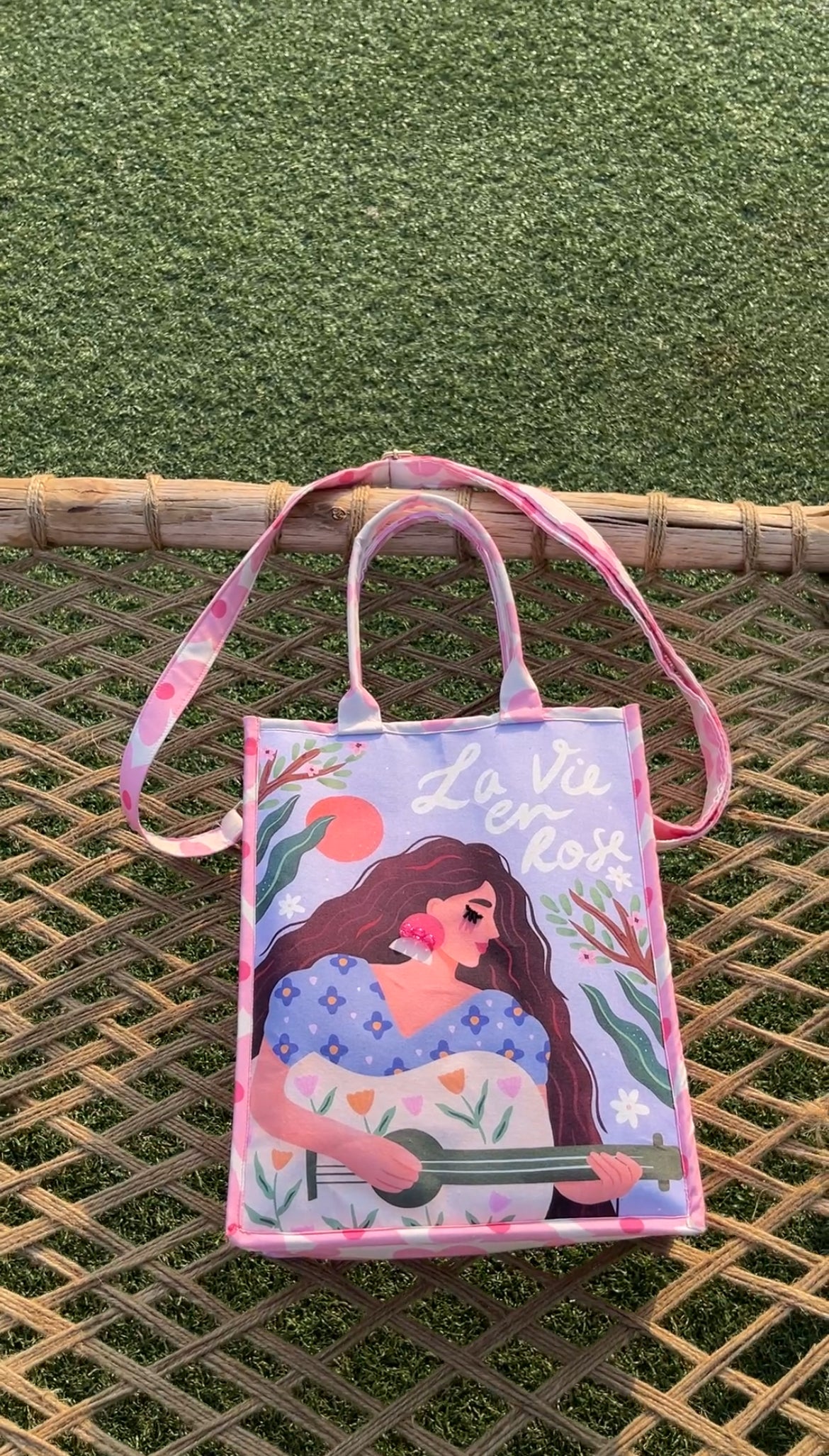 La vie en Rose Tote Bag