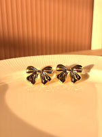 Load image into Gallery viewer, Ribboned elegance Earrings
