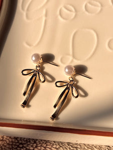 Bowtiful pearl Earrings