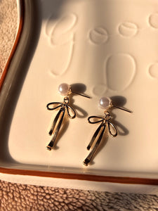 Bowtiful pearl Earrings