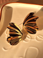 Load image into Gallery viewer, Wings of grace Earrings
