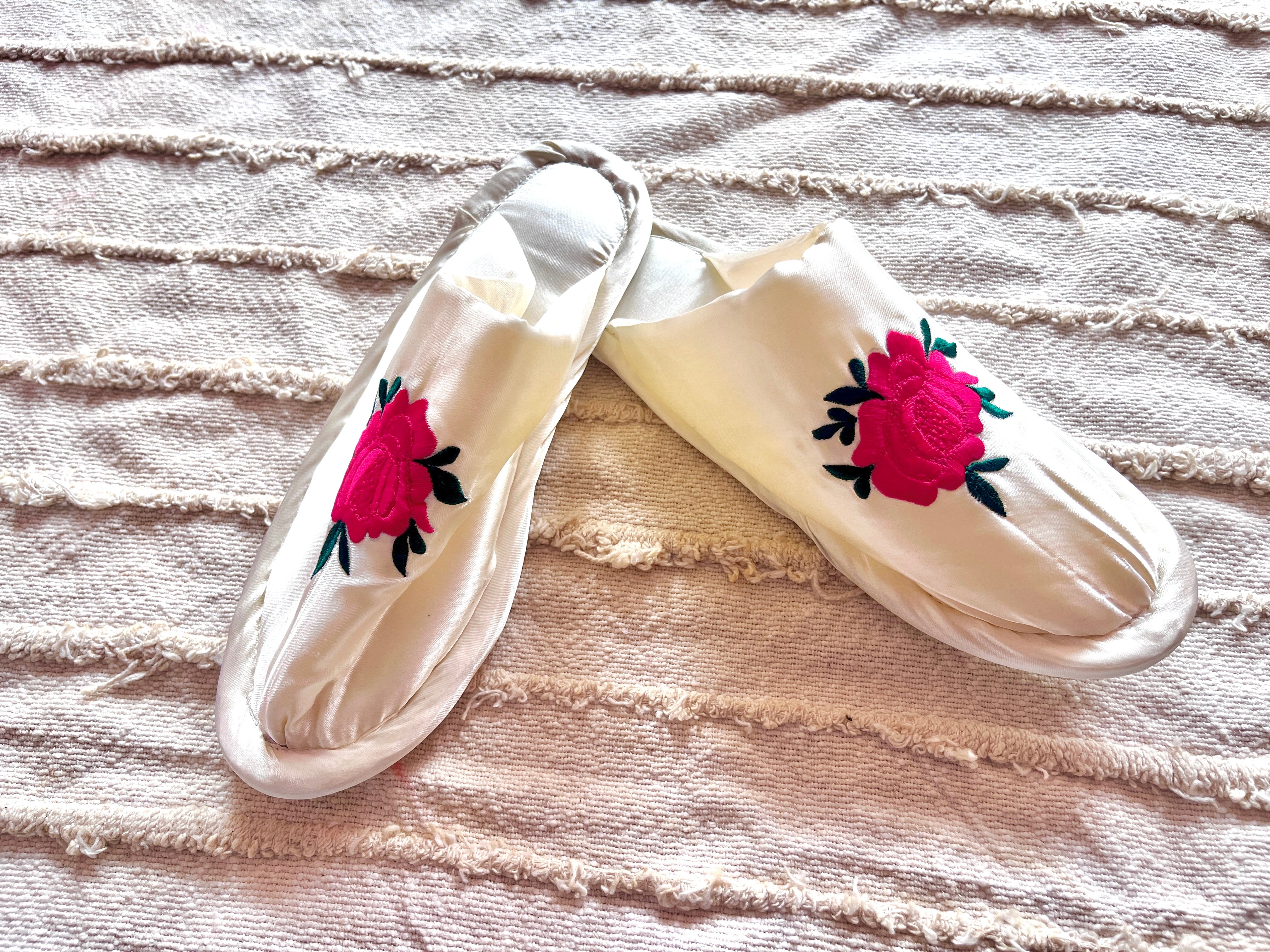 Creamy White Floral Slippers | Prepaid Orders Only