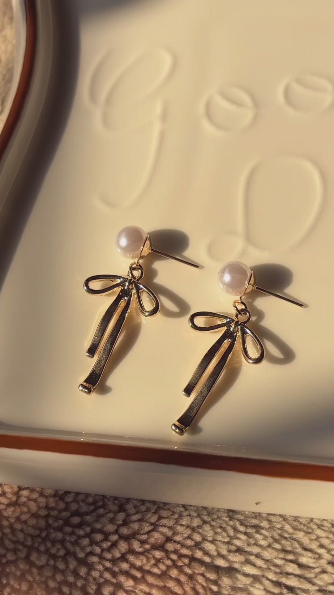 Bowtiful pearl Earrings